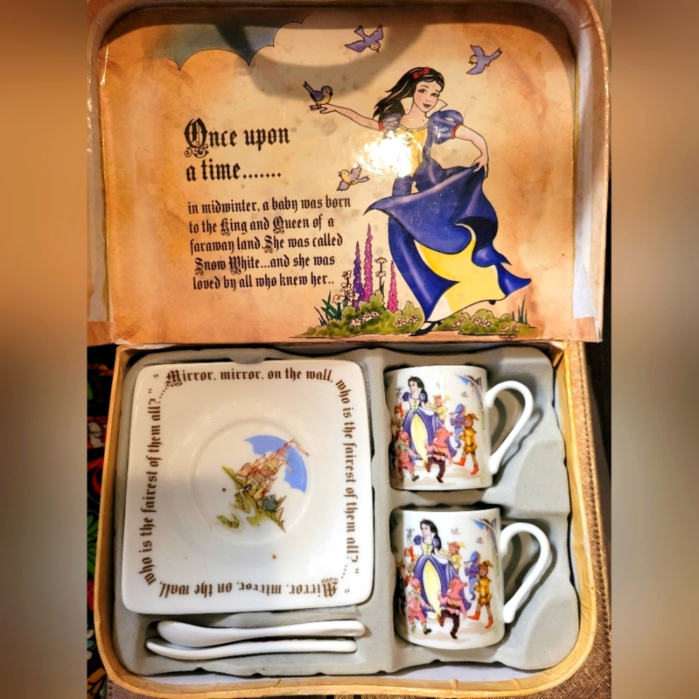 Disney Snow White Paul Cardew Express set collectible